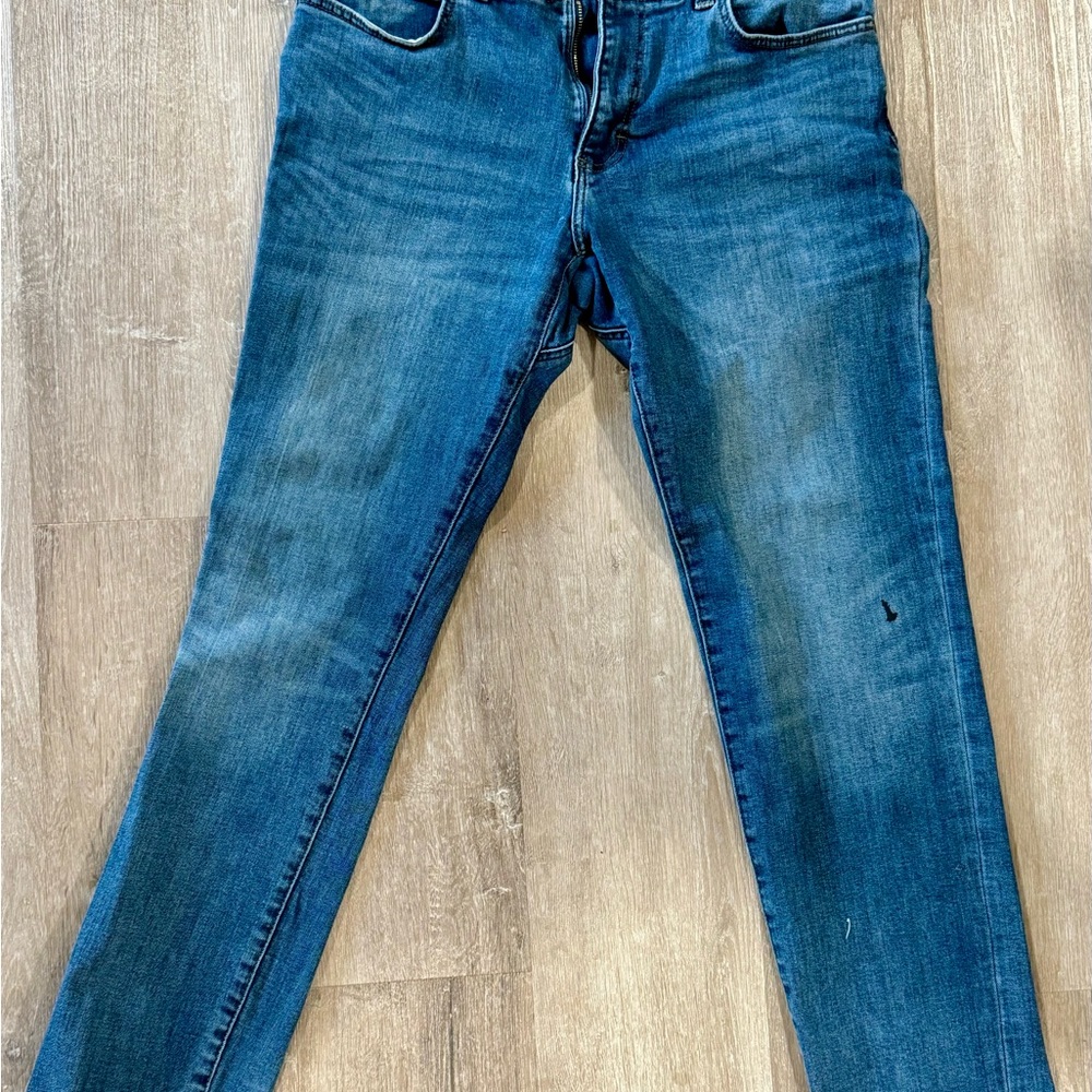 Men’s Lee extreme motion straight tapered leg.